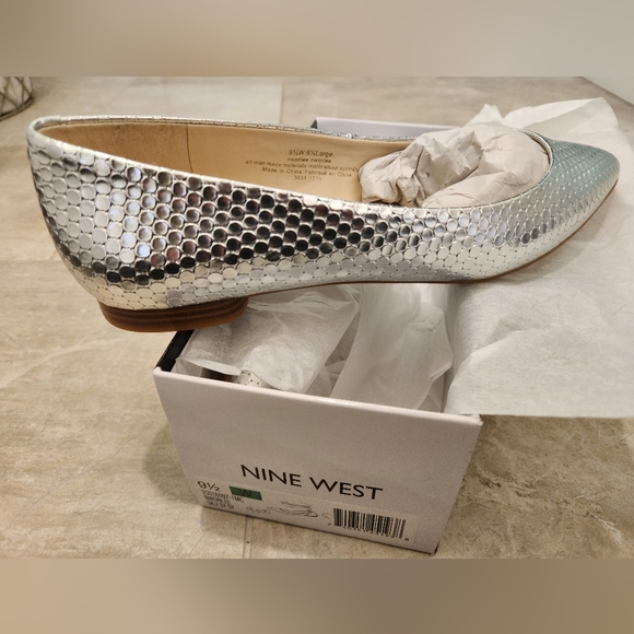 NINE WEST Silver flats - Picture 2 of 4